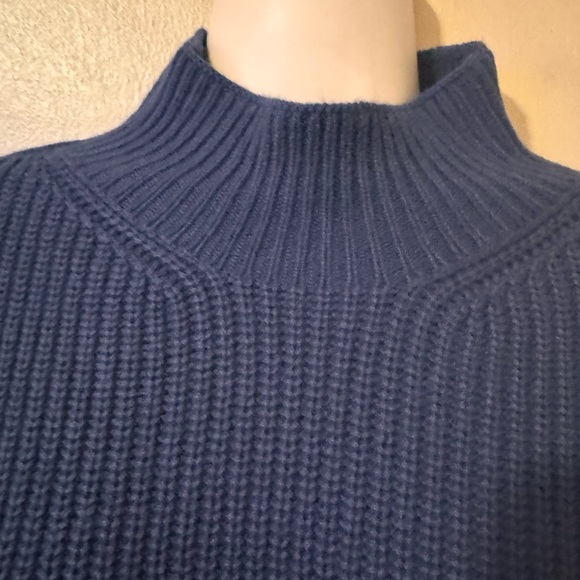Rails blue sweater size MEDIUM - Picture 4 of 9